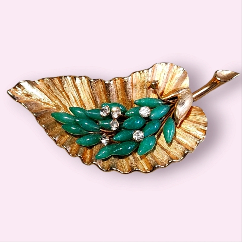 Vintage Jade and Gold Leaf Brooch - Picture 2 of 4